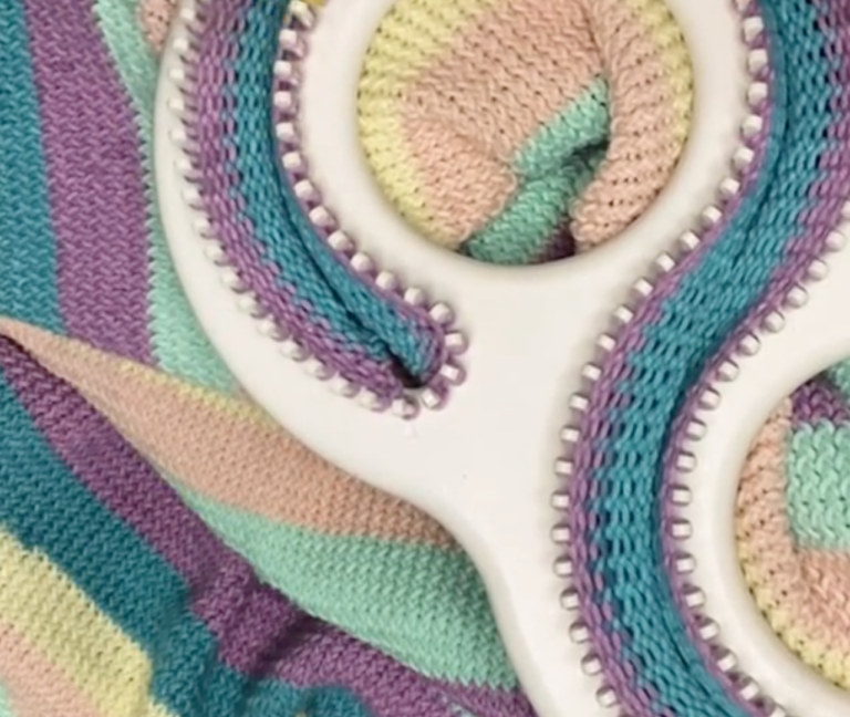 How to Use an S-Shaped Loom to Knit a Blanket (Beginner-Friendly Guide)